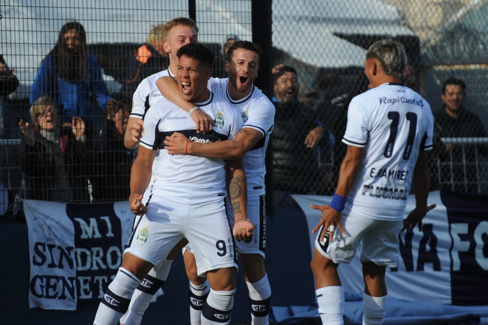 Contín grita con el alma el primero del Lobo platense