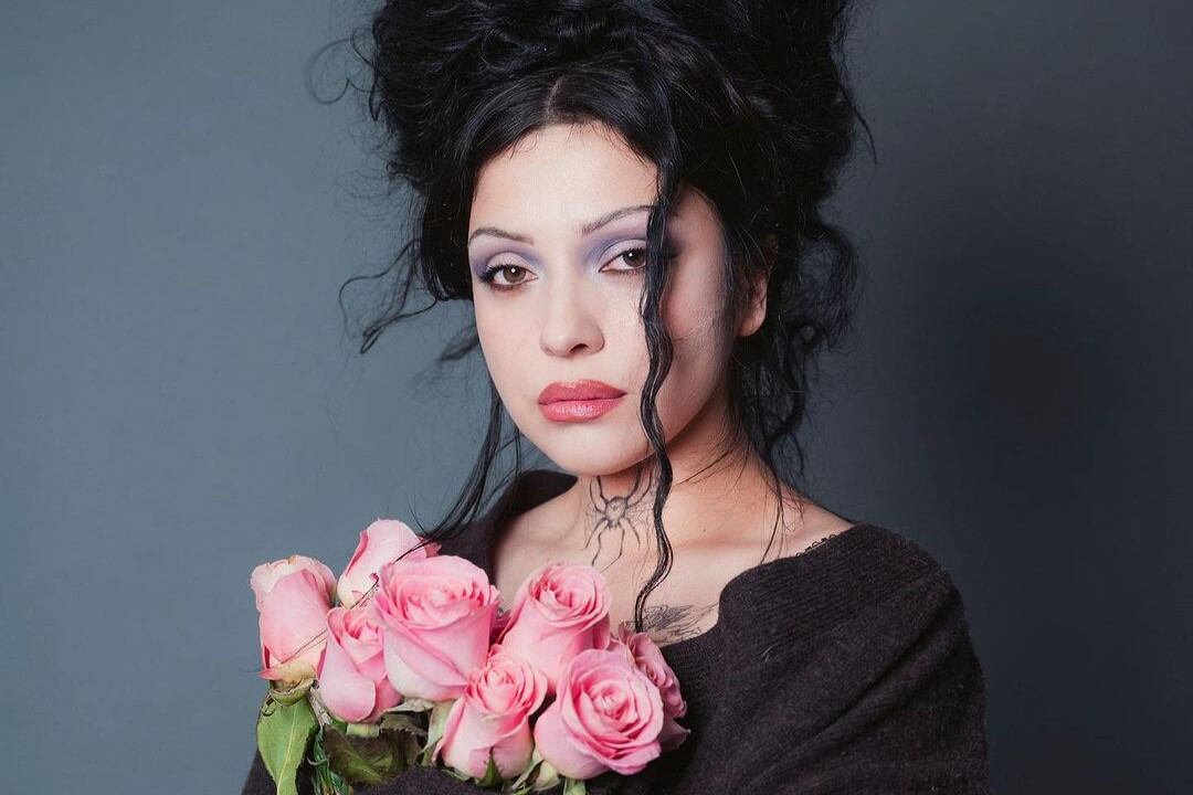 Mon Laferte se presenta el 4 de abril en el Movistar Arena. Imagen: @monlaferte