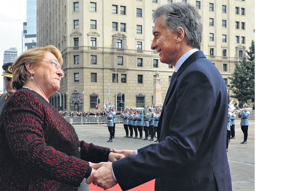 Michelle Bachelet y Mauricio Macri ayer en La Moneda.