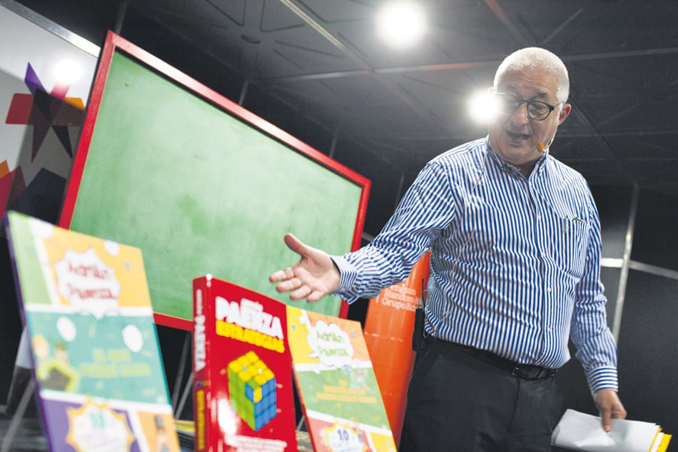 Paenza, firme en su convicción de acercar las matemáticas a todos los públicos.