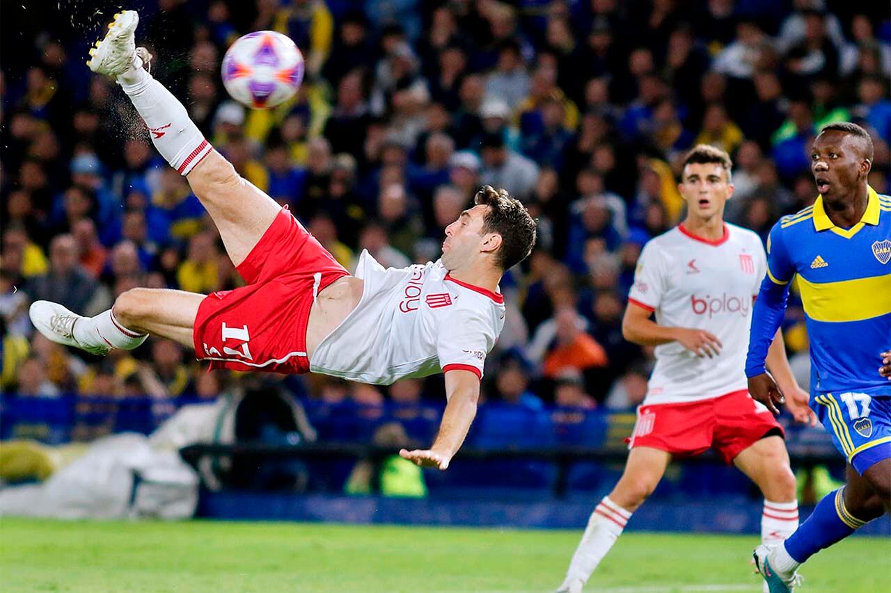 Mauro Boselli y su imponente tijera para que Estudiantes le gane a Boca
