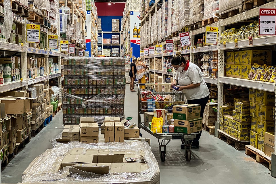 Las ventas de los supermercados crecen a la par de la inflación. 