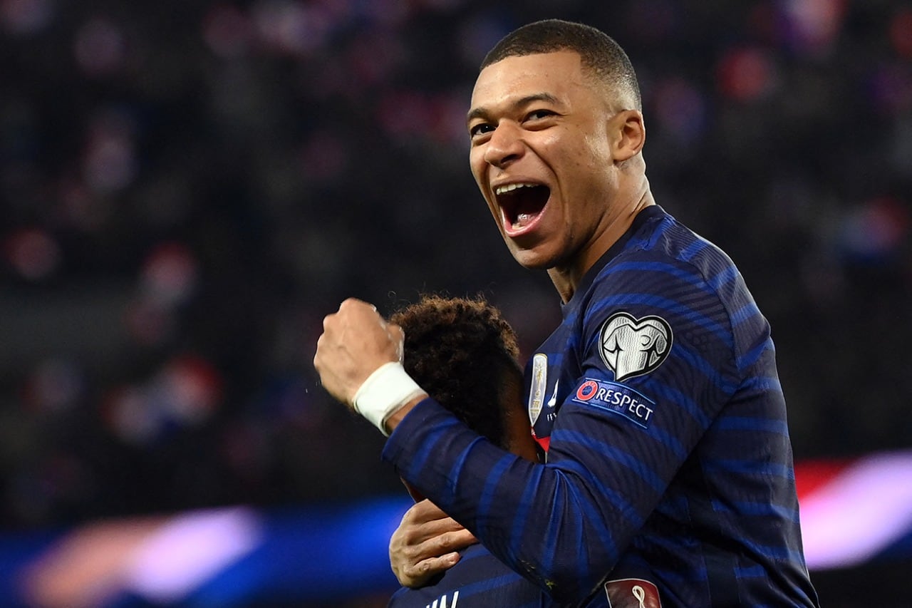 Mbappé metió cuatro en la goleada de Francia a los kazajos