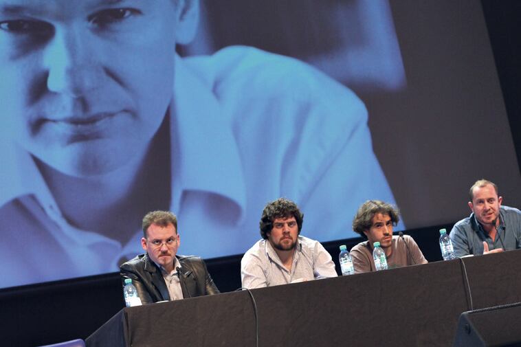 La videoconferencia con Assange se hizo desde la sede la UMET.