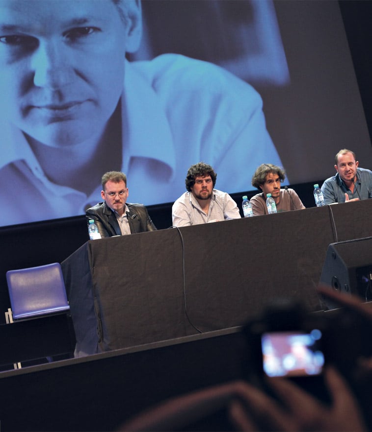 La videoconferencia con Assange se hizo desde la sede la UMET.