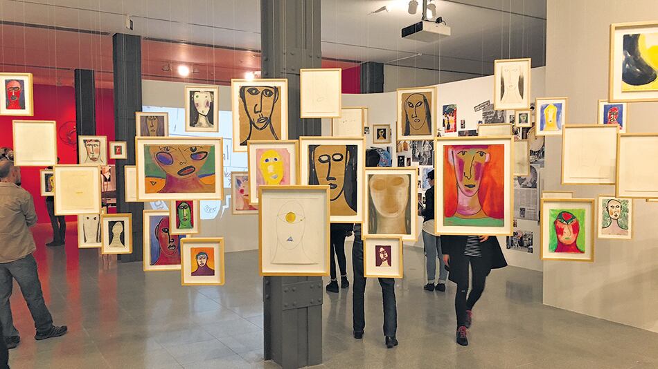 Vista parcial de la entrada a la retrospectiva de Liliana Maresca en el Museo de Arte Moderno.