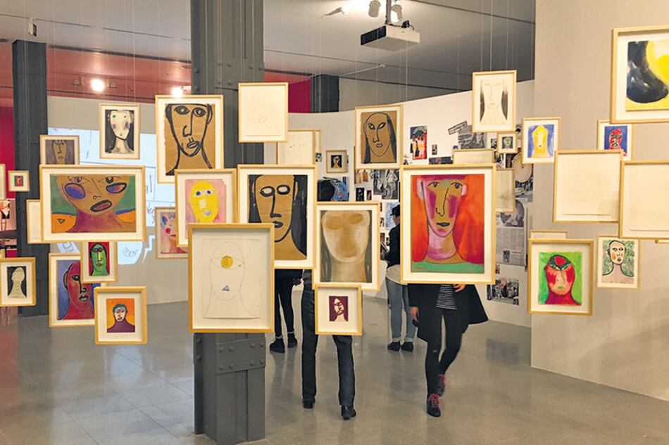 Vista parcial de la entrada a la retrospectiva de Liliana Maresca en el Museo de Arte Moderno.