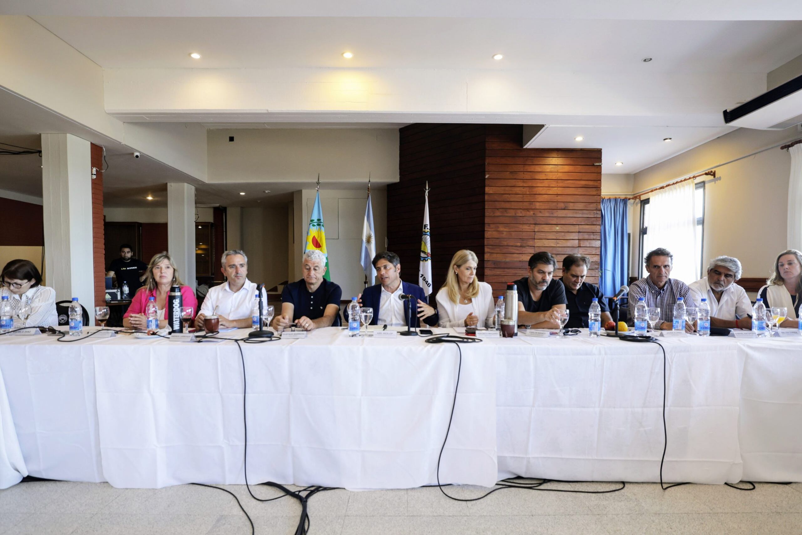 En Villa Gesell, intendentes le dijeron a Kicillof que buscarán reformar la ley que limita las reelecciones.