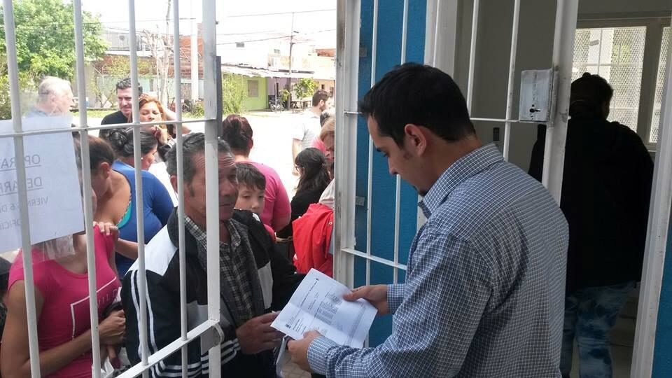 Codarín con los vecinos: "Atendemos desde asuntos de seguridad social a problemas familia".