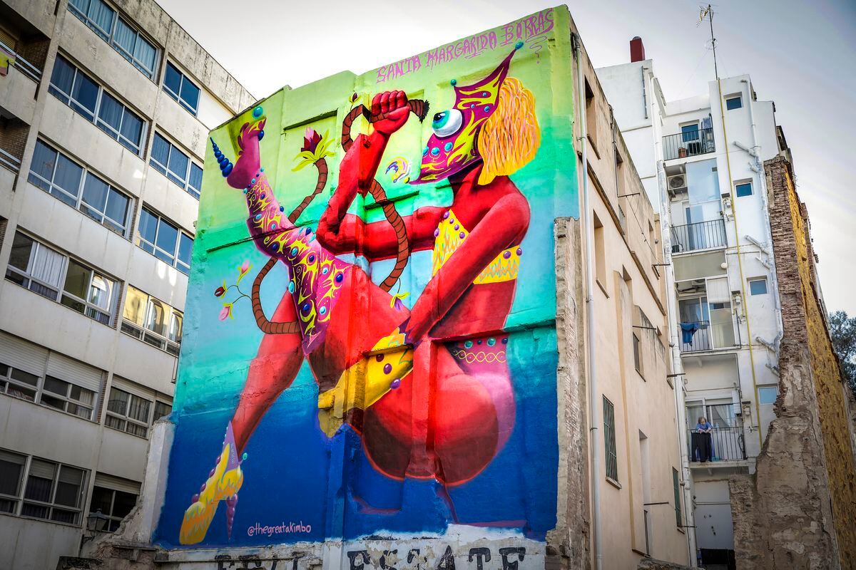 Mural de Santa Margarida, del artista no binarie Akimbo, en Valencia