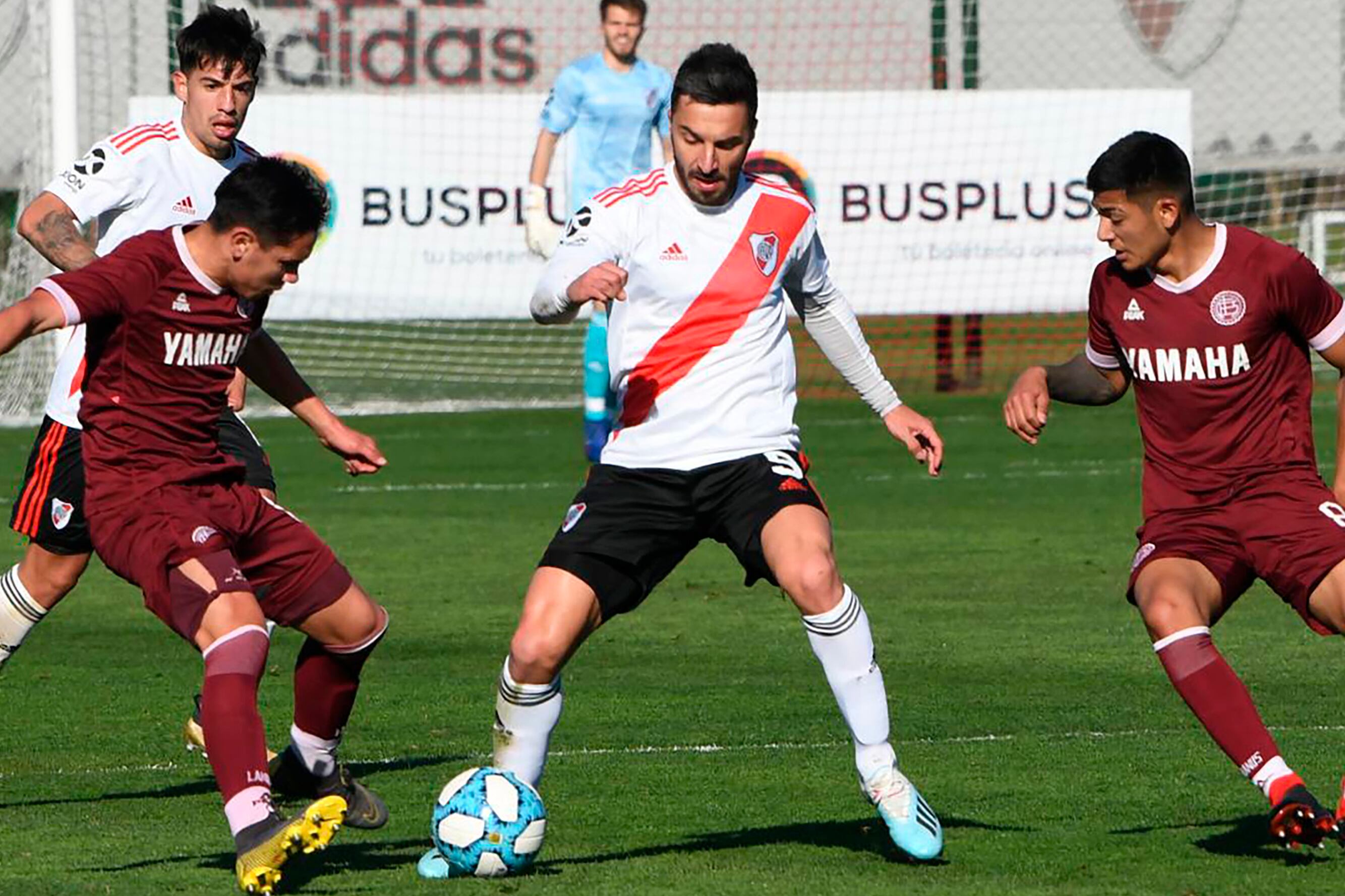 Scocco busca dejar atrás la desafortunada serie de lesiones que lo aqueja.