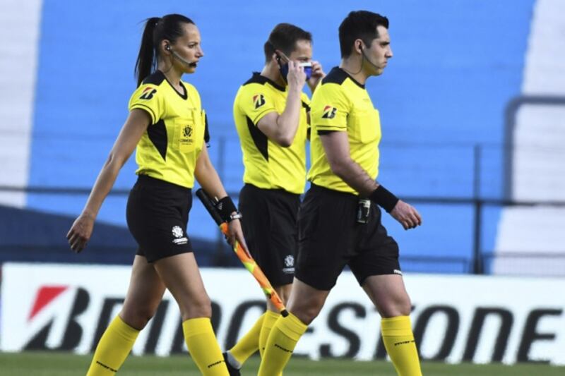 Mariana de Almeida, el día de su debut en la Libertadores en un Racing-Nacional.