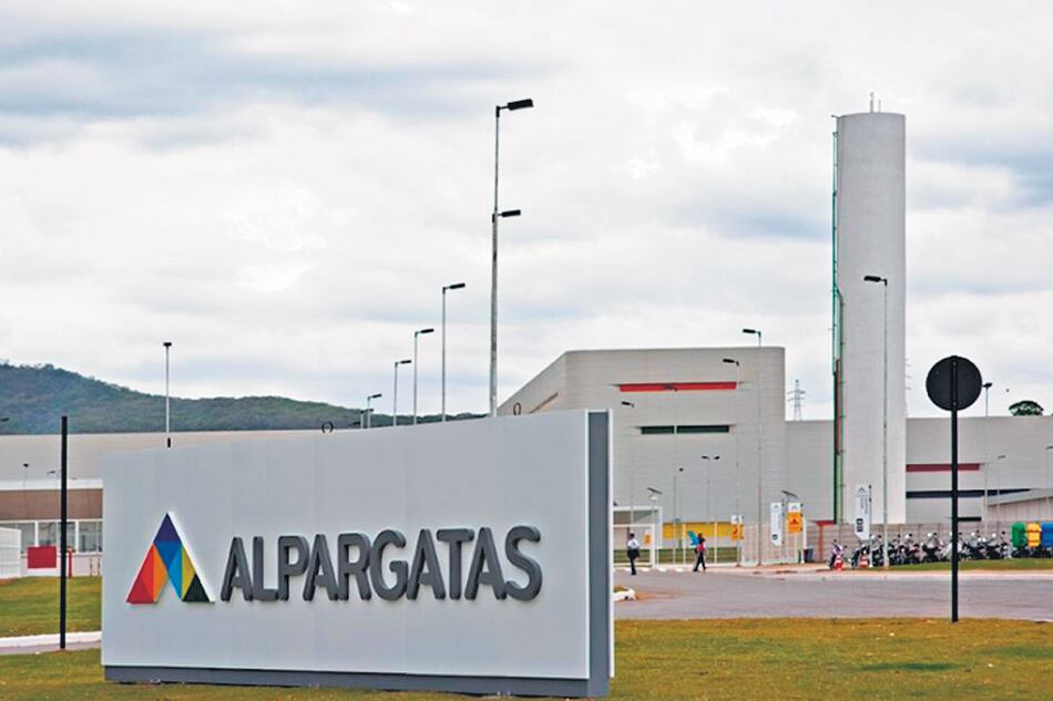 La empresa textil viene produciendo despidos y cierre de plantas en distintos puntos del país.