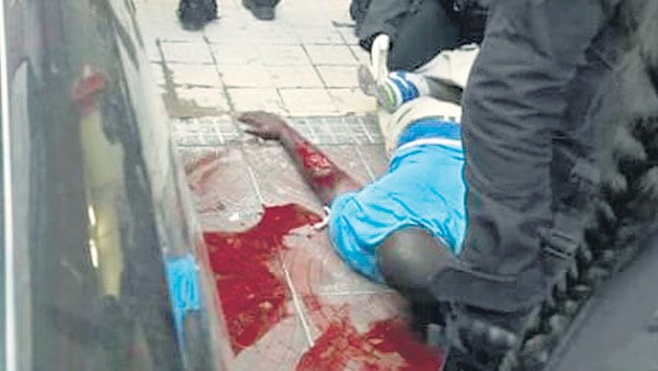 Serigne Dame Kane fue atendido en el hospital y luego trasladado a la comisaría.