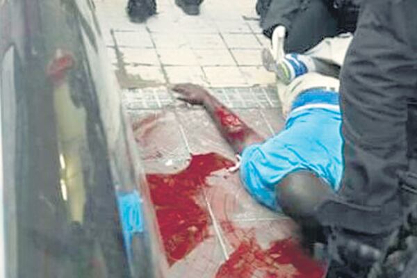 Serigne Dame Kane fue atendido en el hospital y luego trasladado a la comisaría.