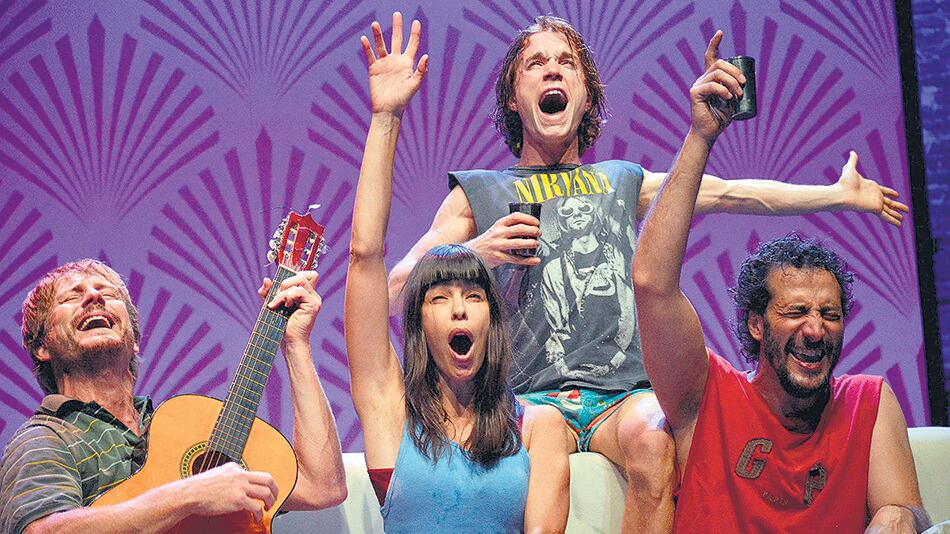 Valentina Bassi junto a Luciano Cáceres, Joaquín Berthold y Santiago Magariños.