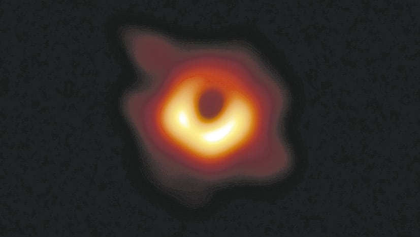 El agujero negro, el primero en ser fotografiado, en la galaxia M87.