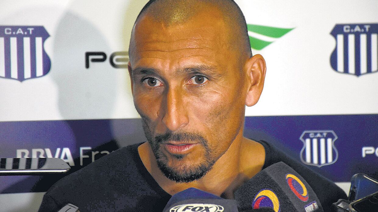 “Hay que jugar y meter, en forma equilibrada”, explicó Guiñazú.