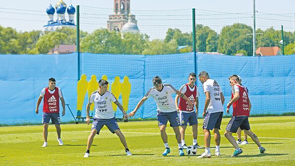 Los que no fueron titulares ante Islandia tuvieron quince minutos de contacto con la pelota.