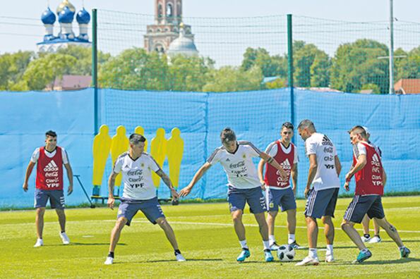 Los que no fueron titulares ante Islandia tuvieron quince minutos de contacto con la pelota.