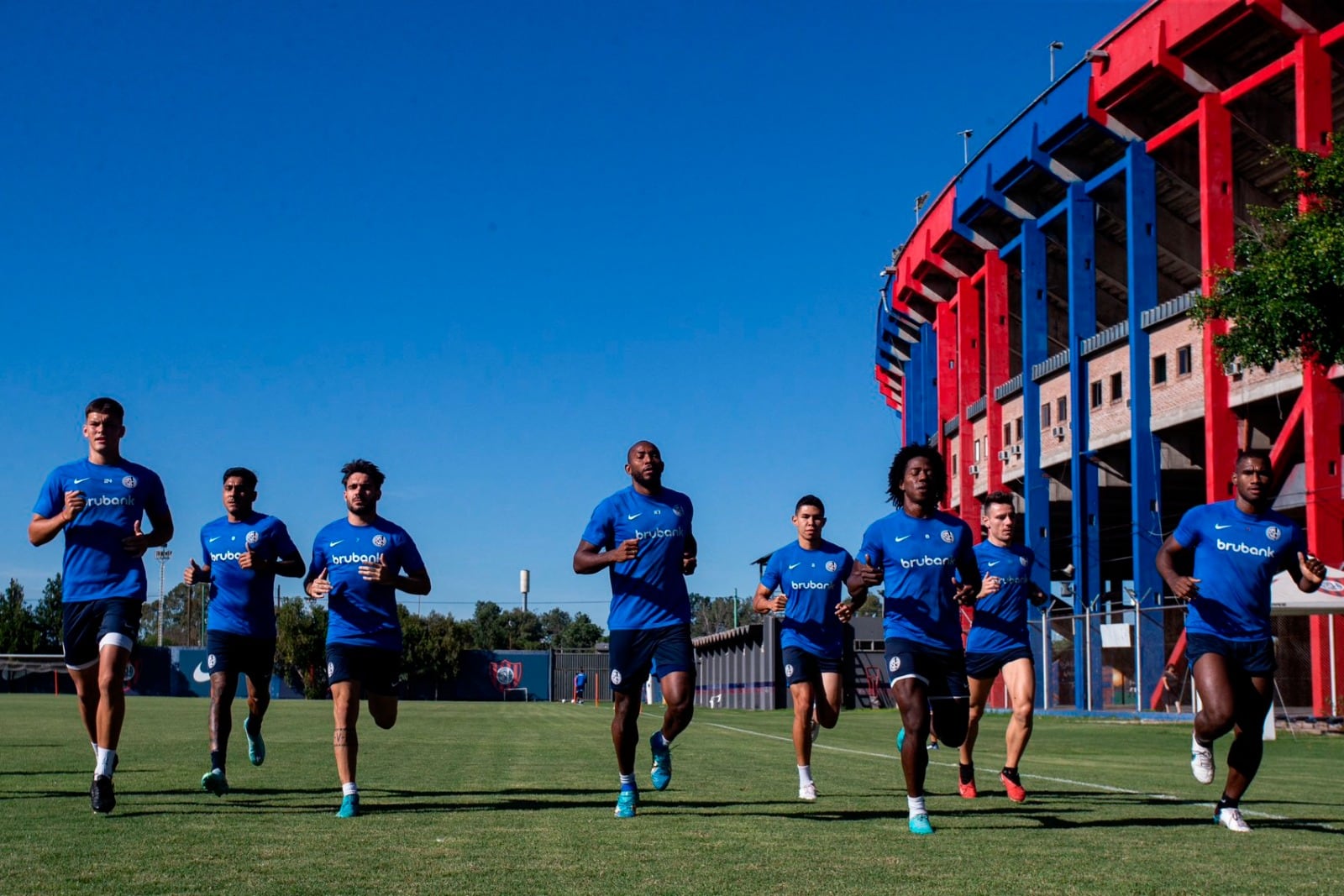 El plantel se entrenó en el club