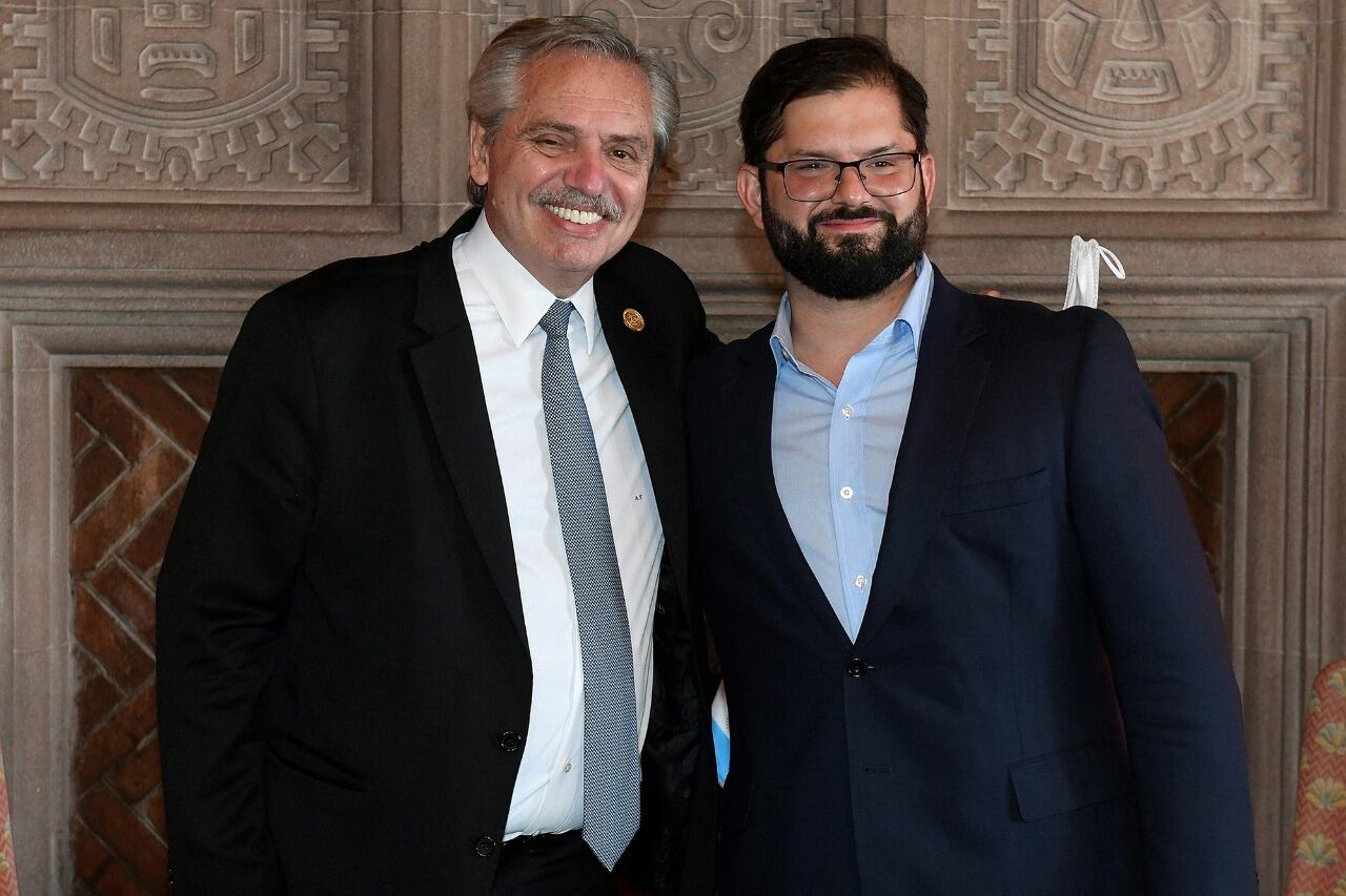 El flamante presidente chileno dijo que le pidió a Fernández que su recorrido por el país no se restrinja a la Ciudad de Buenos Aires.
