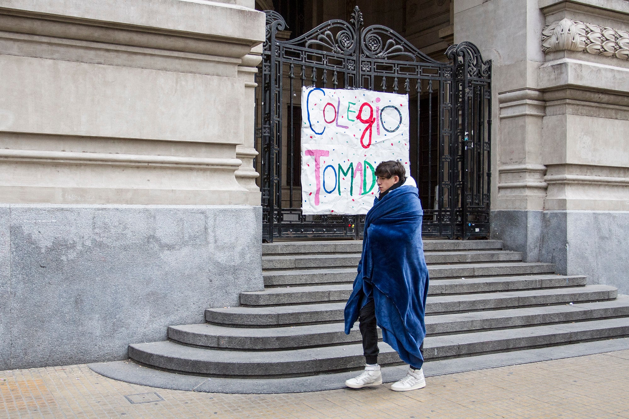 Toda las actividades académicas, administrativas y extracurriculares fueron suspendidas hasta que las autoridades del establecimiento retomen el pleno control del edificio. 