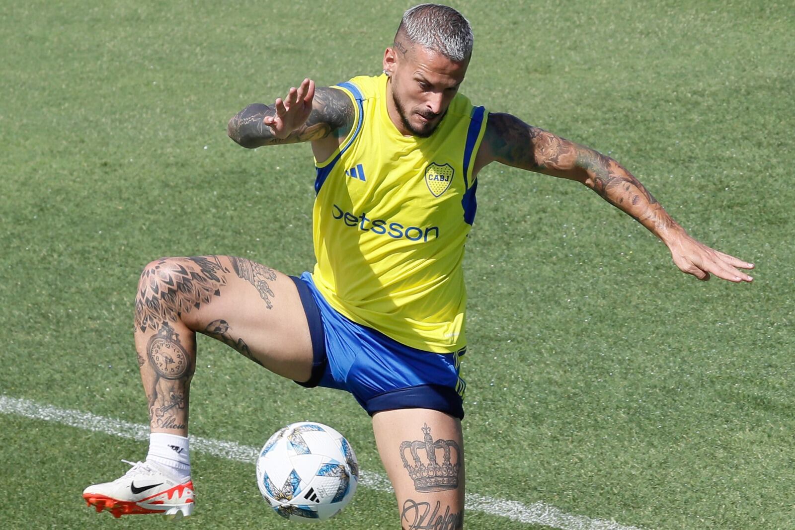 El delantero Benedetto en conflicto