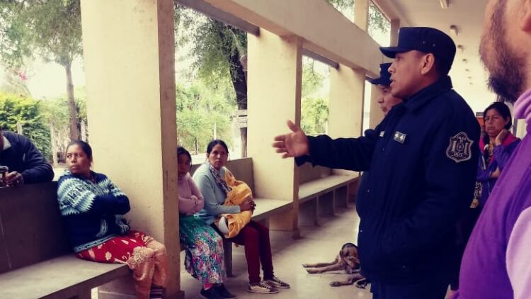 La Policía intervino en el conflicto en la escuela de Misión Carboncito