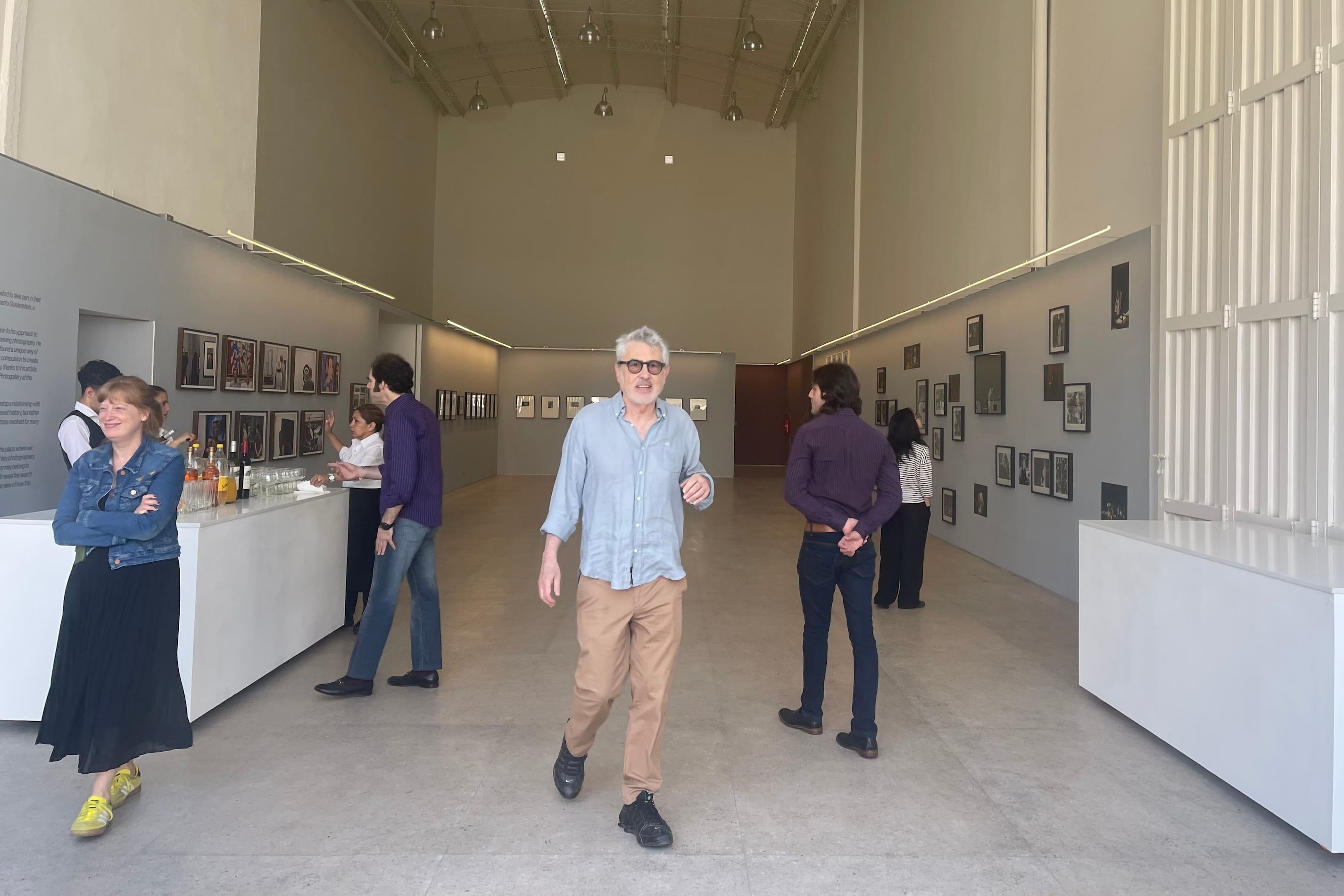 Alberto Goldenstein en el centro de la escena. Abajo: Kuropatwa, retratos.  