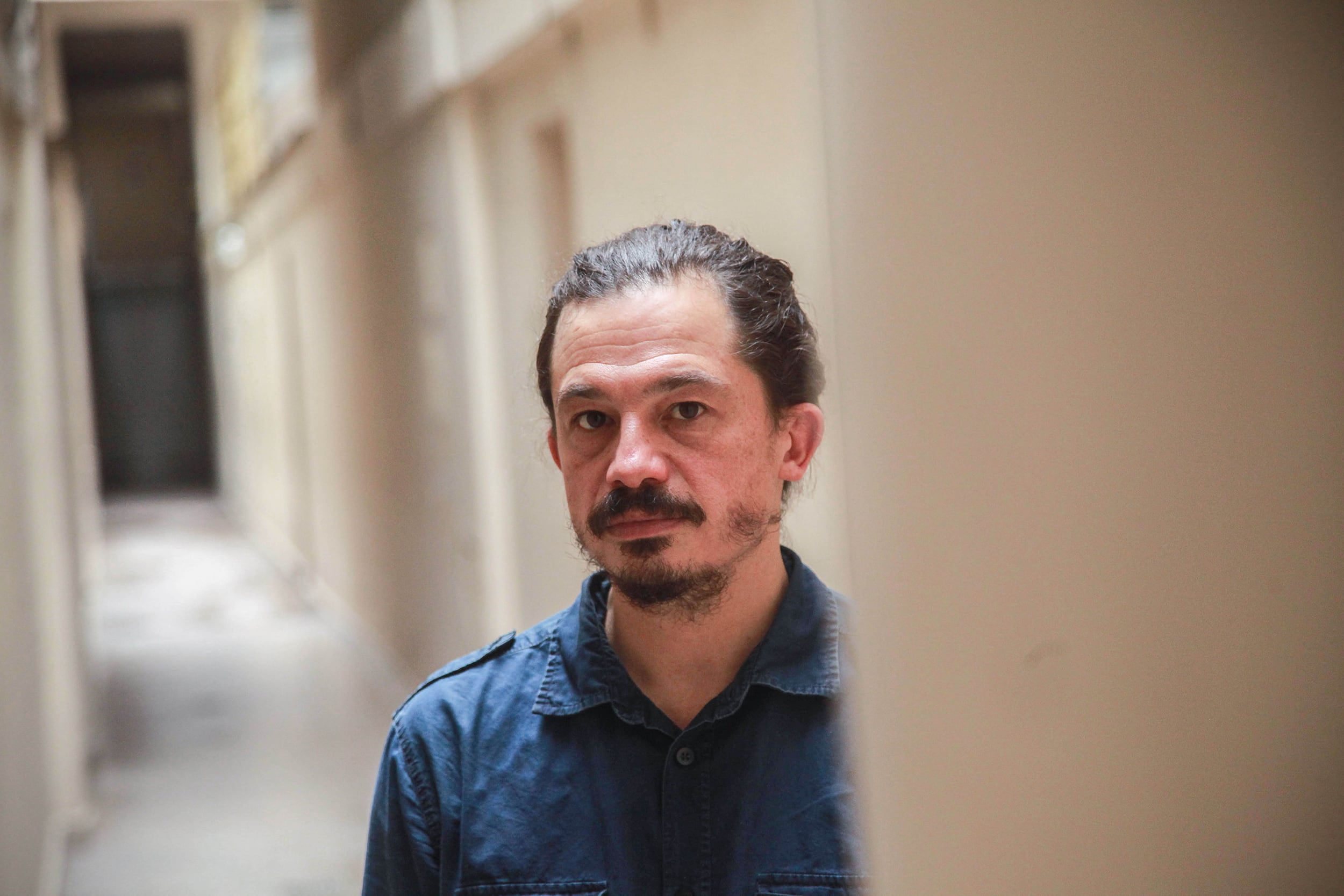Paulo Pécora filmó en blanco y negro con una vieja cámara 16mm. a cuerda 