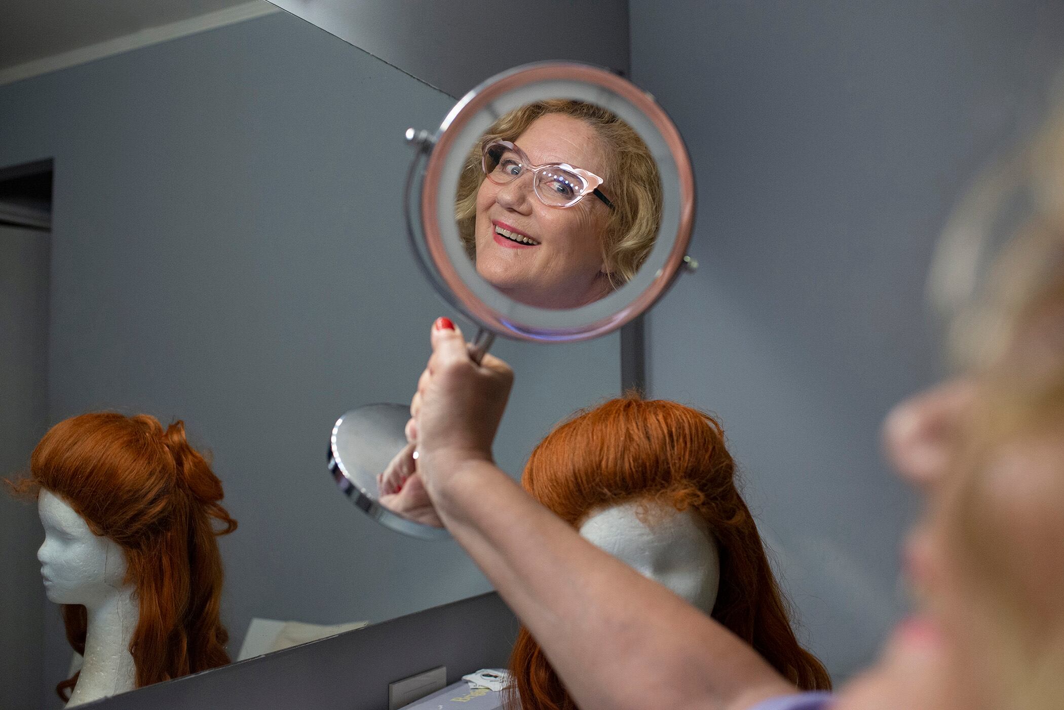 "Vivimos como si estuviéramos en guerra y el humor fuera un arma", señala Llinás. 