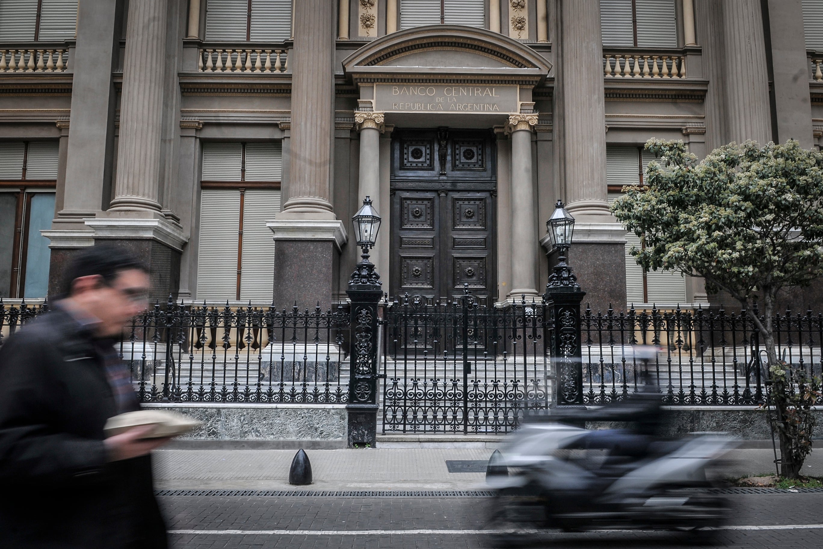 El Banco Central quedó con las reservas brutas más bajas en 14 meses.