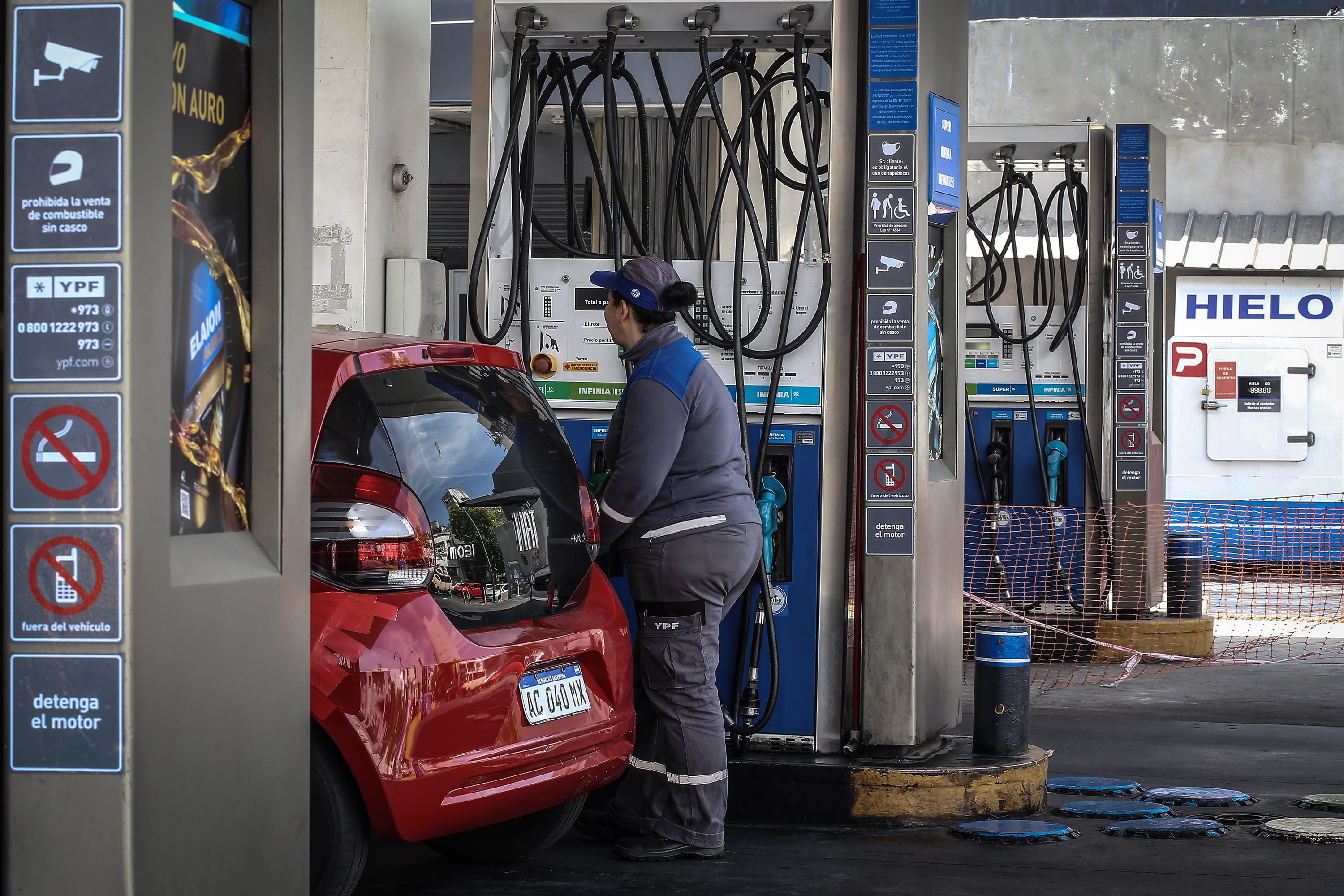 YPF lo atribuyó al alza del impuesto a los combustibles.