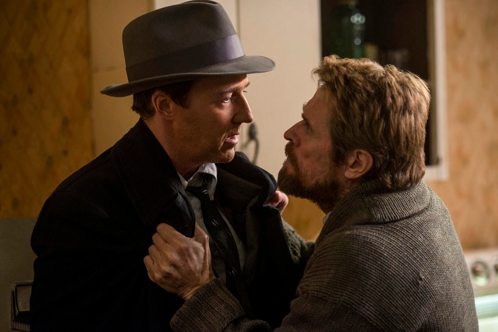 Norton y Willem Dafoe en la adaptación de la novela de Jonathan Lethem. 