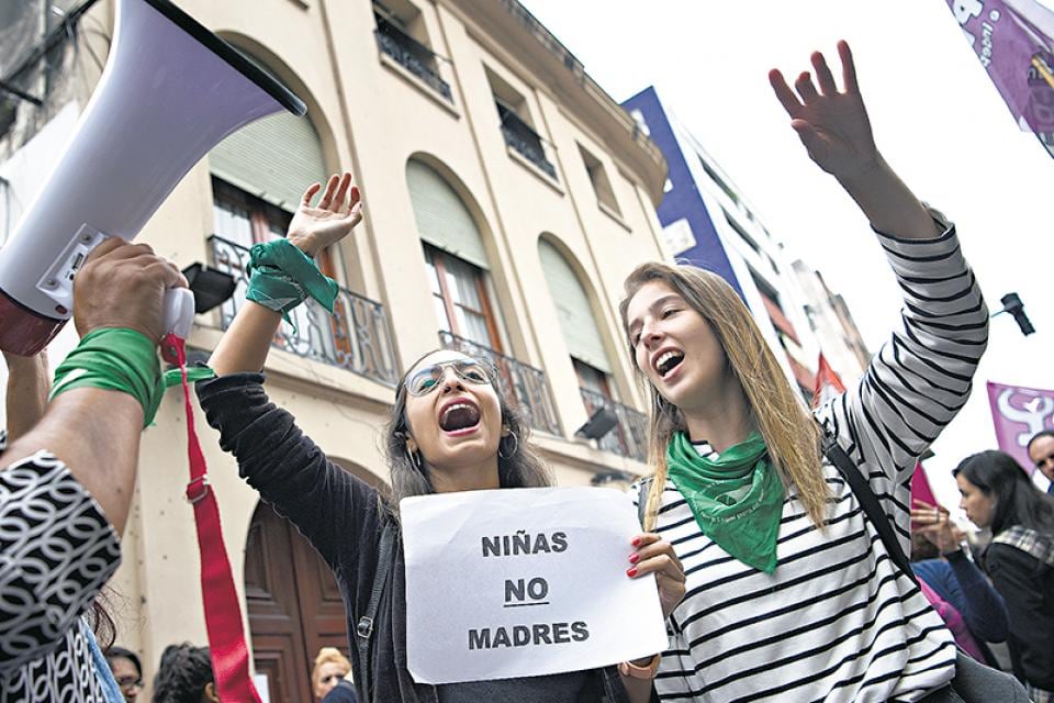 Las protestas en Tucumán por el caso de Lucía, la nena de 11 años a quien sometieron a una cesárea no deseada.