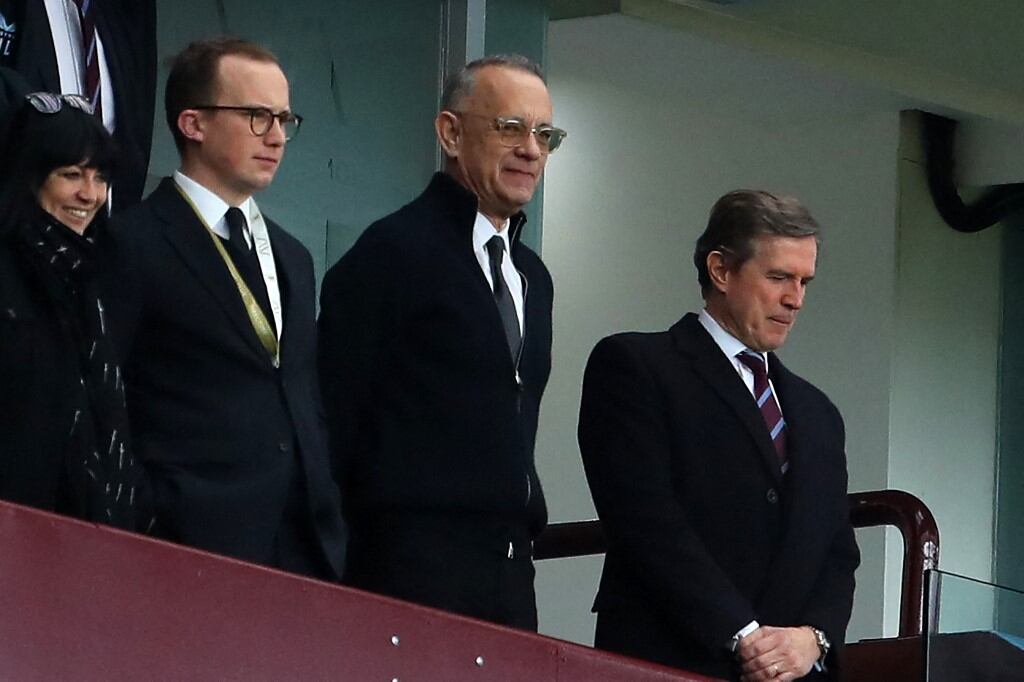 Tom Hanks asistió al partido entre Aston Villa y Arsenal