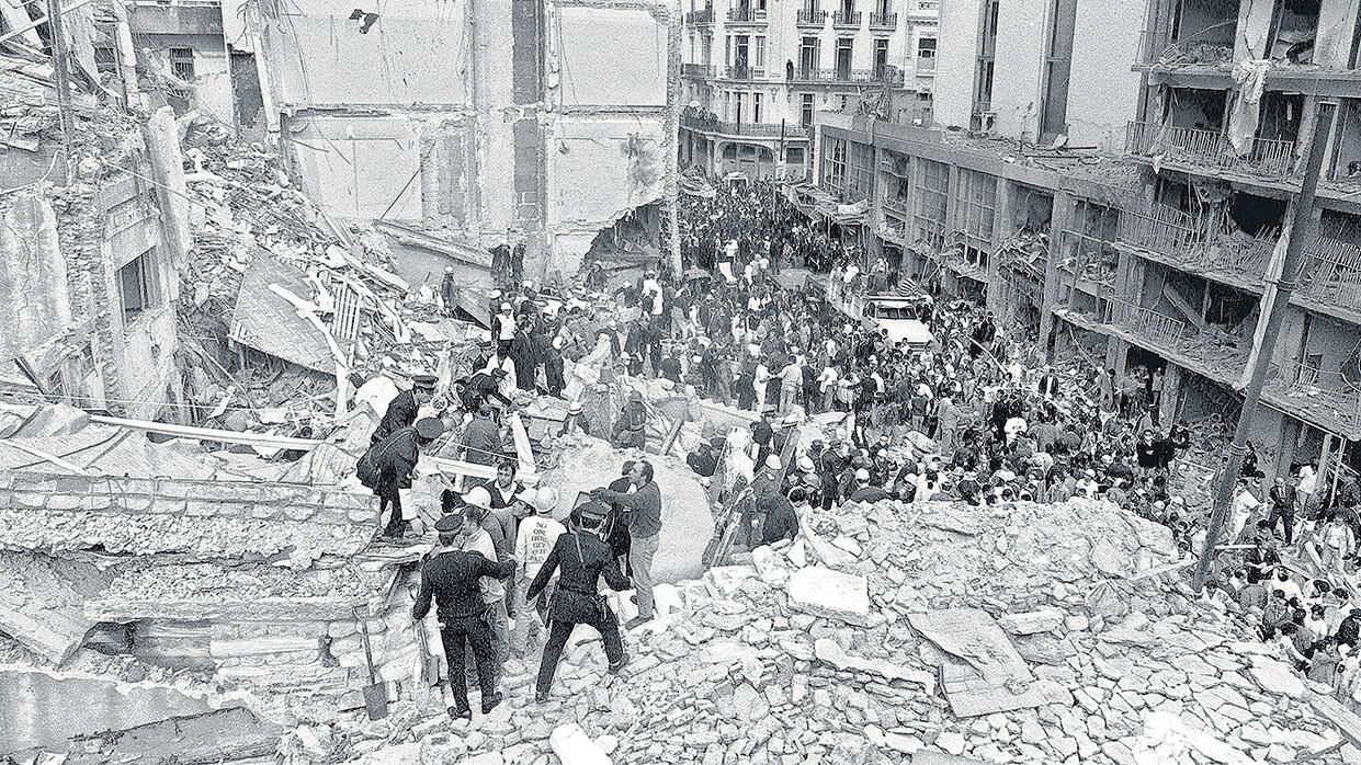 Aunque se desconoce su identidad, todavía se mantiene la hipótesis del conductor suicida en el atentado a la AMIA.