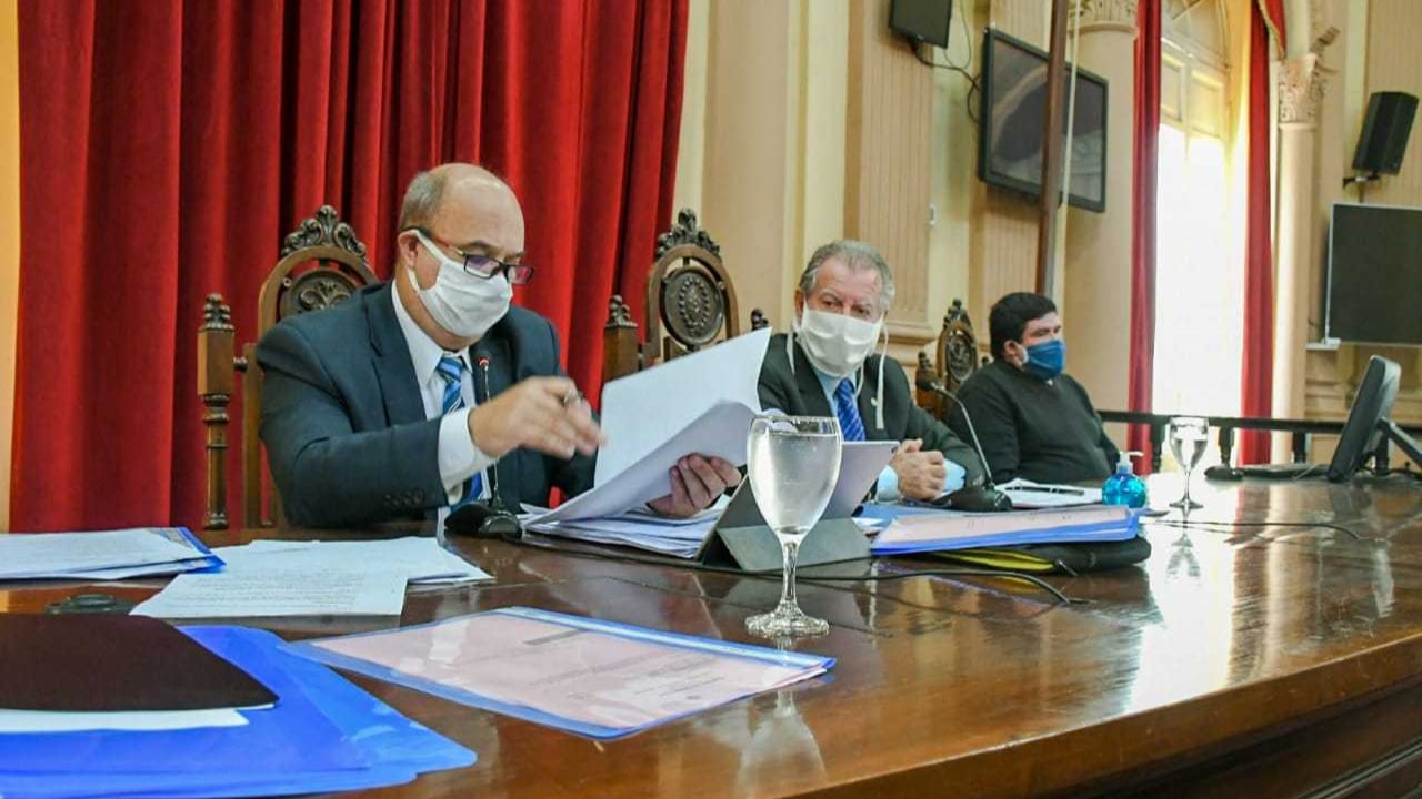 El presidente del Senado y secretarios