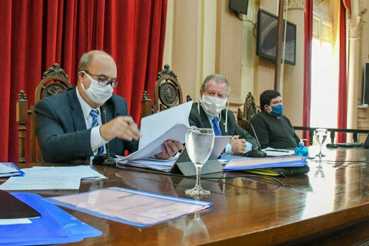 El presidente del Senado y secretarios