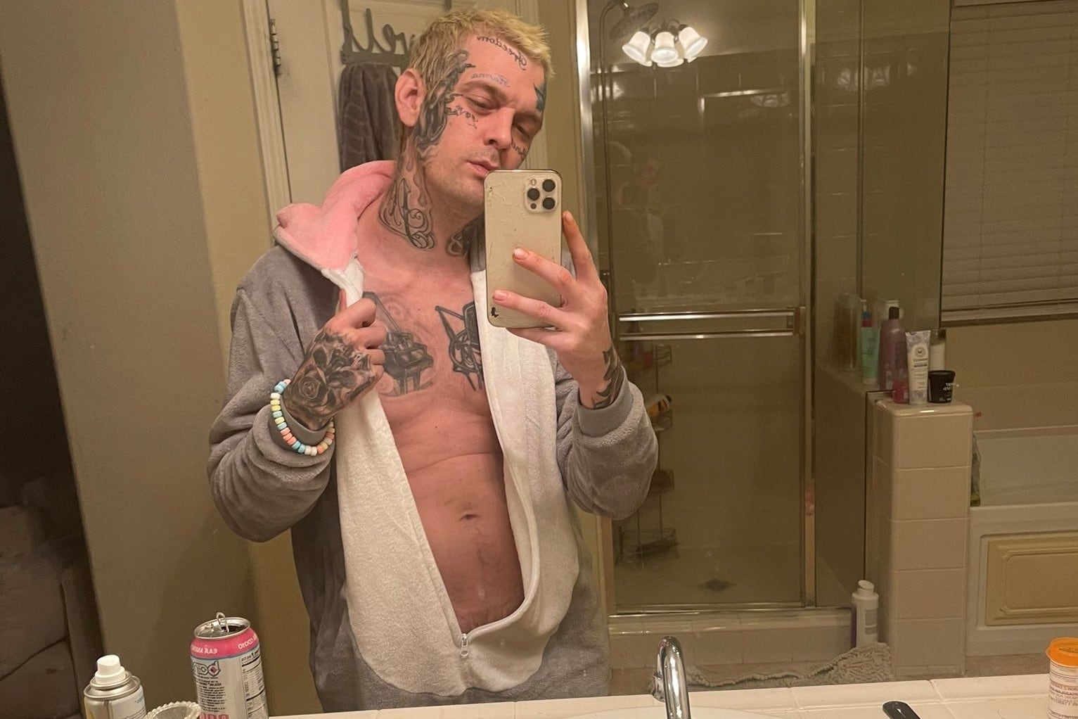 Aaron Carter fue hallado sin vida en el cuarto de baño de su vivienda de la ciudad californiana de Lancaster.