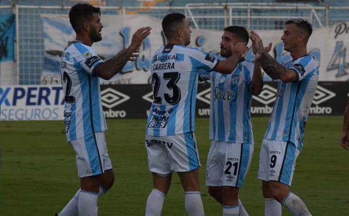 Todo el Decano celebra la goleada ante el Halcón.