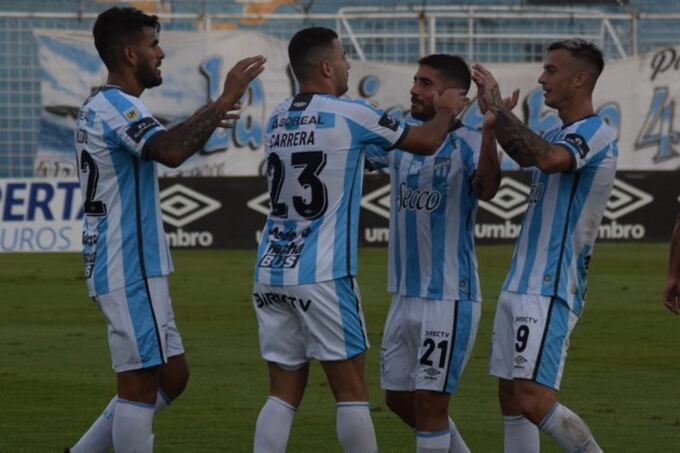 Todo el Decano celebra la goleada ante el Halcón.