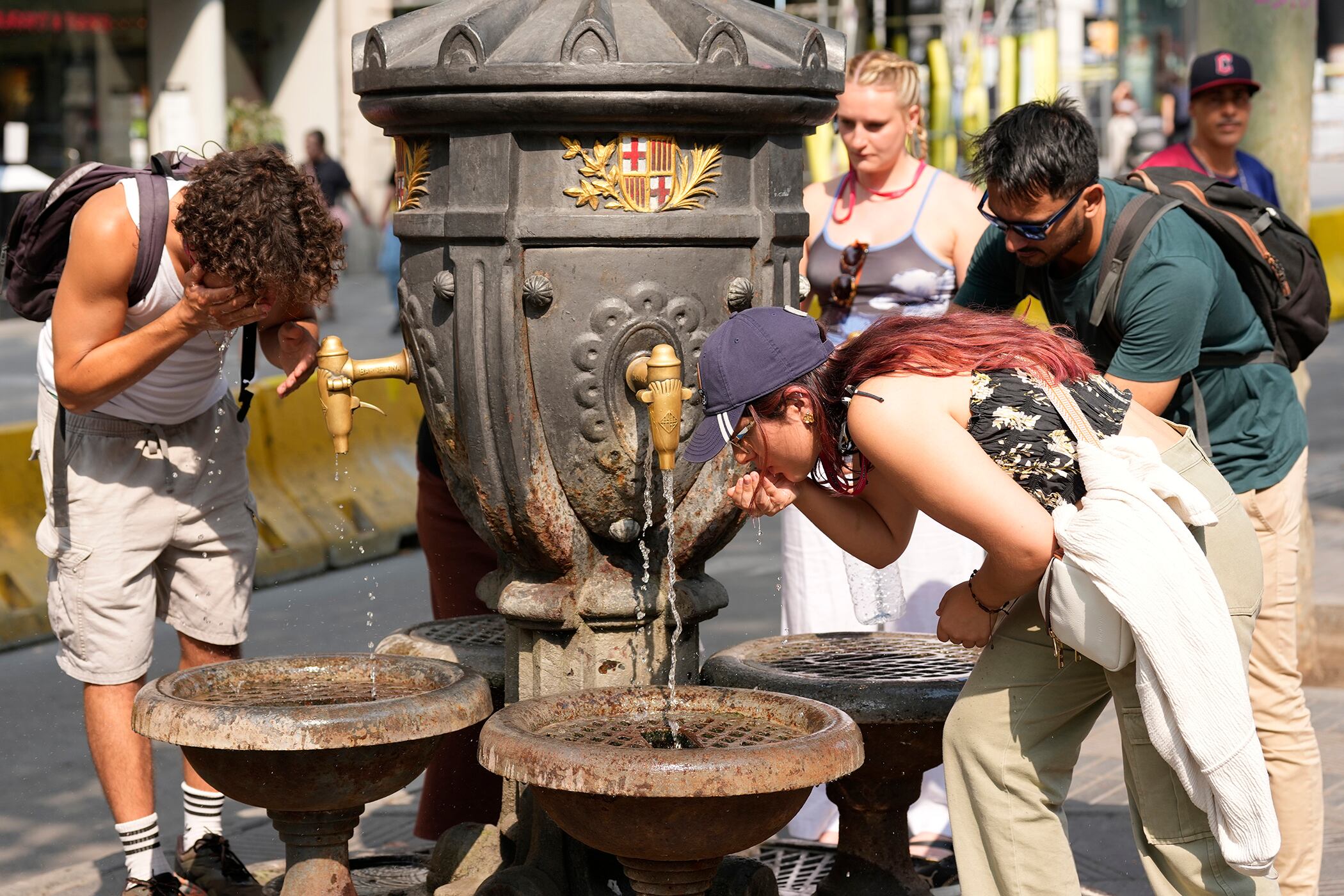 La ola de calor más intensa desde 1950 deja más de mil víctimas y una España devastada por incendios forestales.