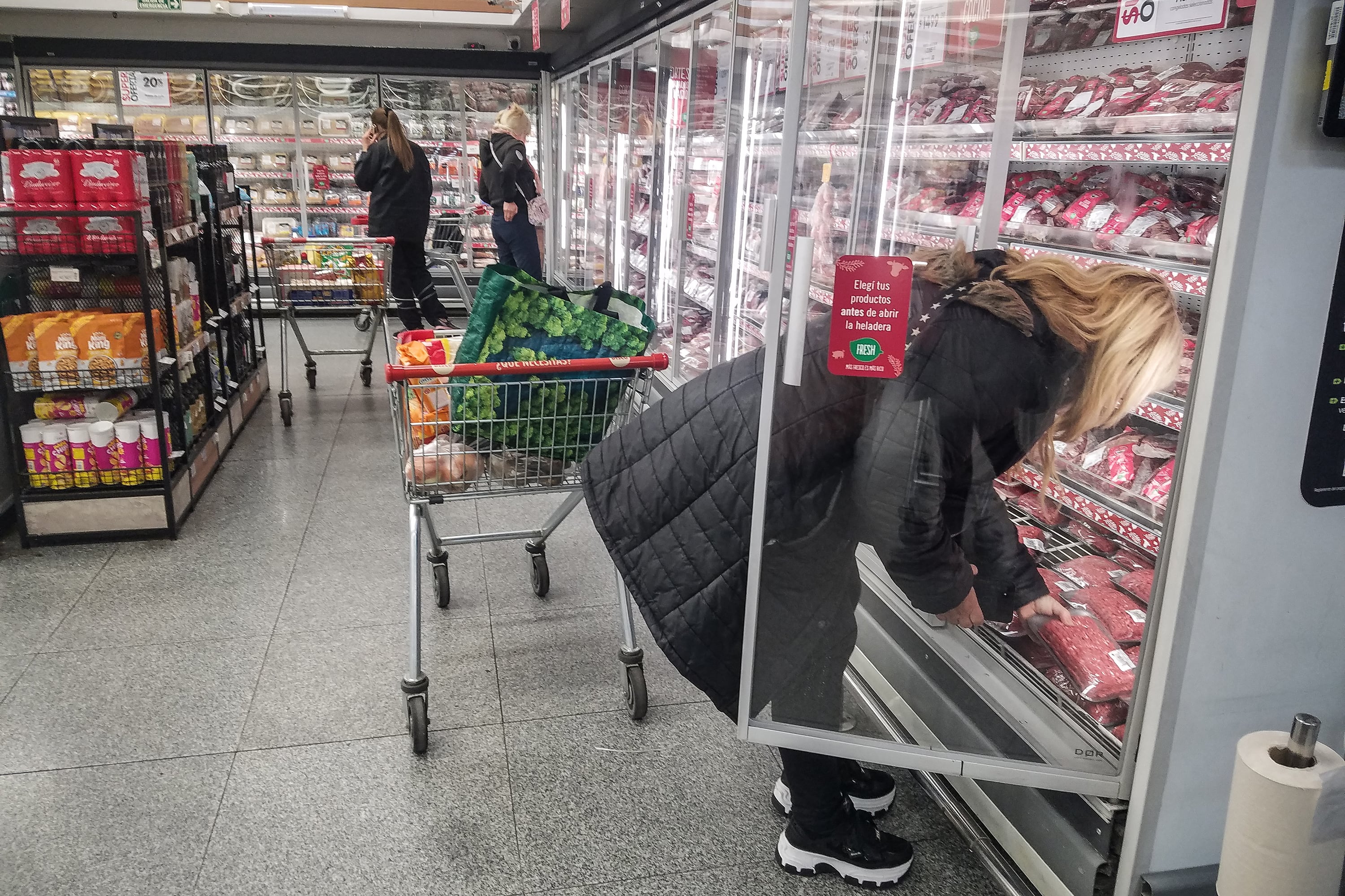 Otro misterio: ventas récord en los supermercados.