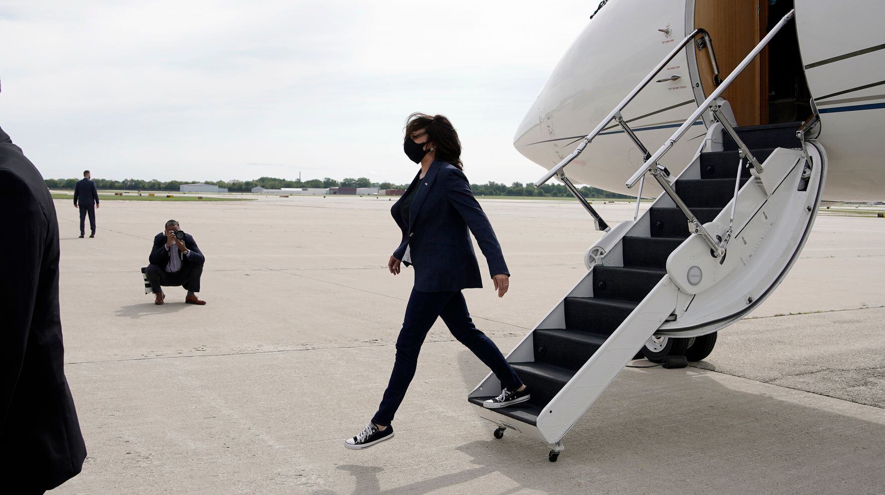 Kamala Harris y su primer acto público en solitario, en Wisconsin y en zapas.