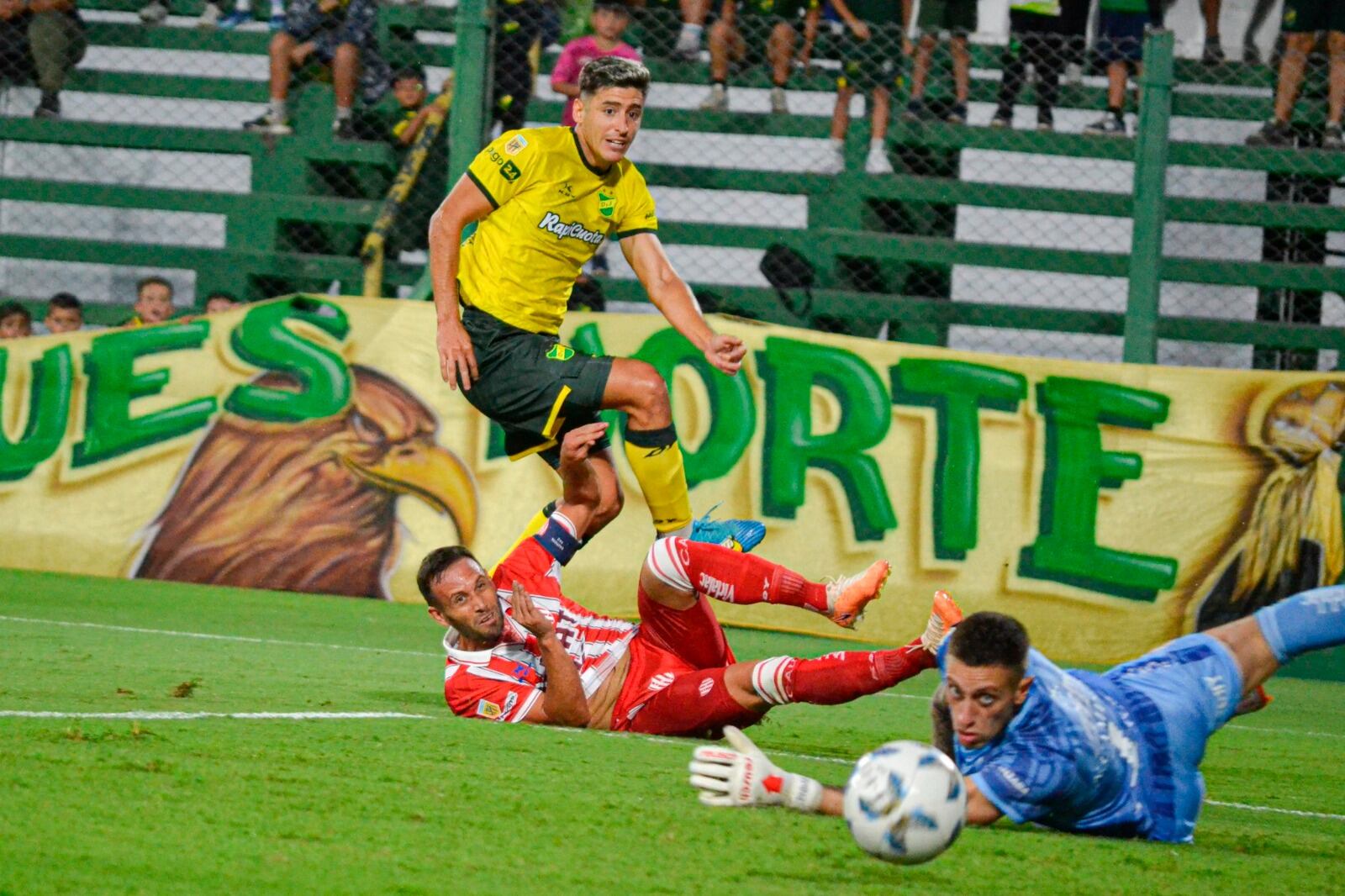 Uvita Fernández tuvo una gran noche en Varela.