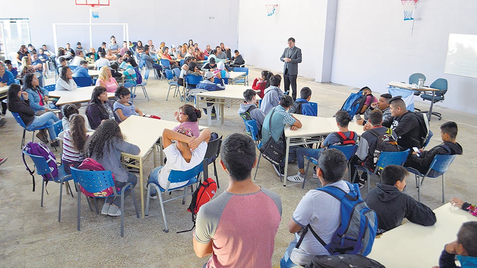 “Los pibes tienen ganas de ir al colegio, porque encuentran una lógica distinta, se sienten con mayor participación.”