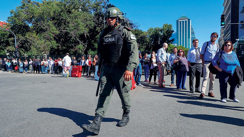 Por la mañana, hubo filas de 300 metros para acceder a Puerto Madero.