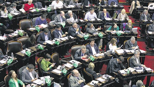 Los pañuelos verdes en las bancas, una definición que llegó antes de los discursos.